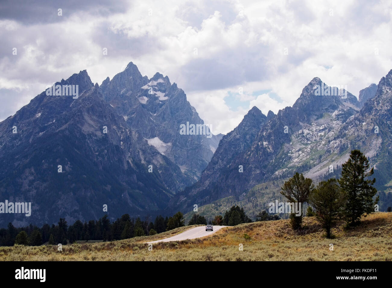 Berglandschaft und bewölktem Himmel Stockfoto