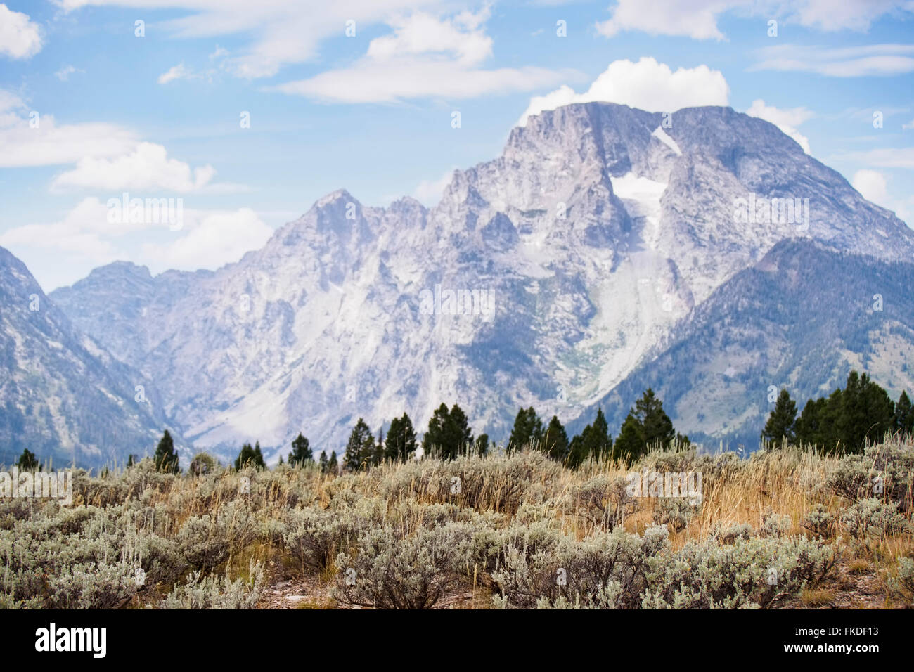 Berglandschaft und bewölktem Himmel Stockfoto