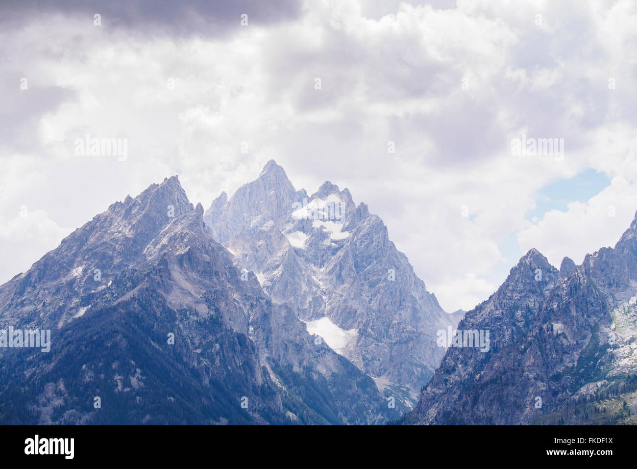 Gipfel in Wolken Stockfoto