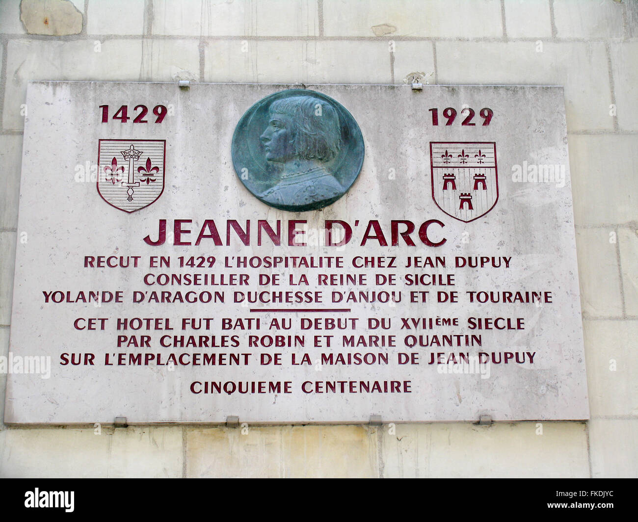 Gedenktafel für 500-Jahrfeier der Zeit, die Jean Arc an diesem Standort in Tours lebte. Stockfoto