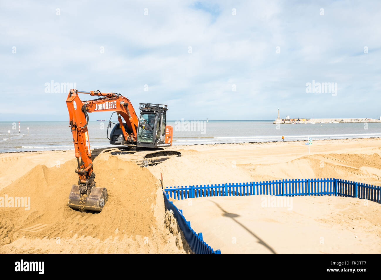 Bagger, Strand Wartung, Margate Beach, Kent, UK Stockfoto