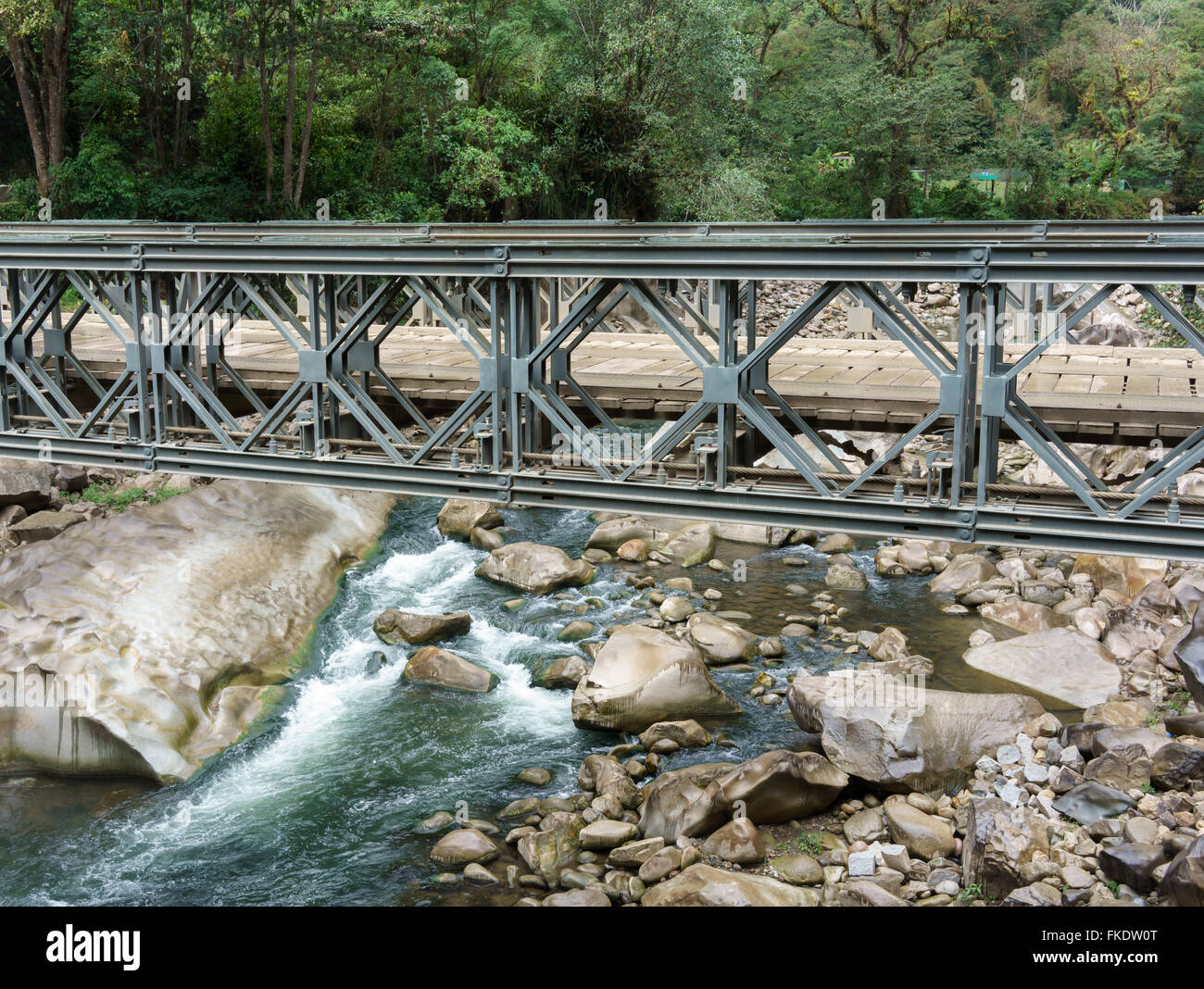 Fußgängerbrücke über Urubamba-Fluss, Machu Picchu, Cusco Region, Urubamba Provinz, Bezirk Machu Picchu, Peru Stockfoto