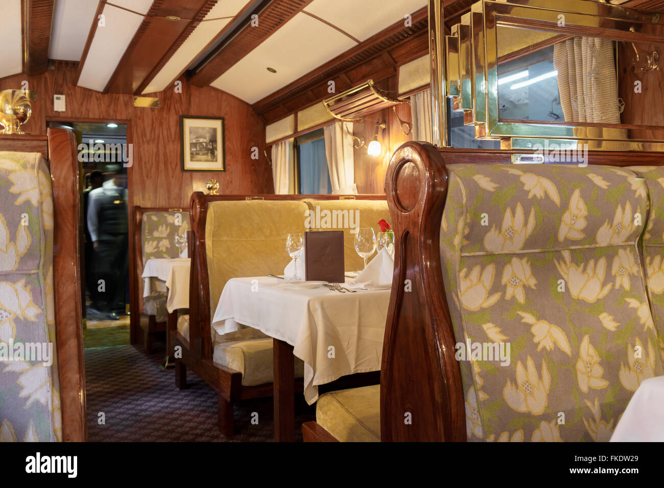 Esstisch in der ersten Klasse Zug Auto, Machu Picchu, Cusco Region, Urubamba Provinz, Bezirk von Machu Picchu, Peru Stockfoto