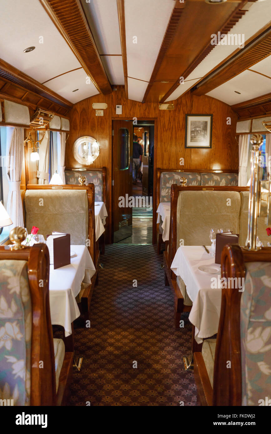 Esstisch in der ersten Klasse Zug Auto, Machu Picchu, Cusco Region, Urubamba Provinz, Bezirk von Machu Picchu, Peru Stockfoto