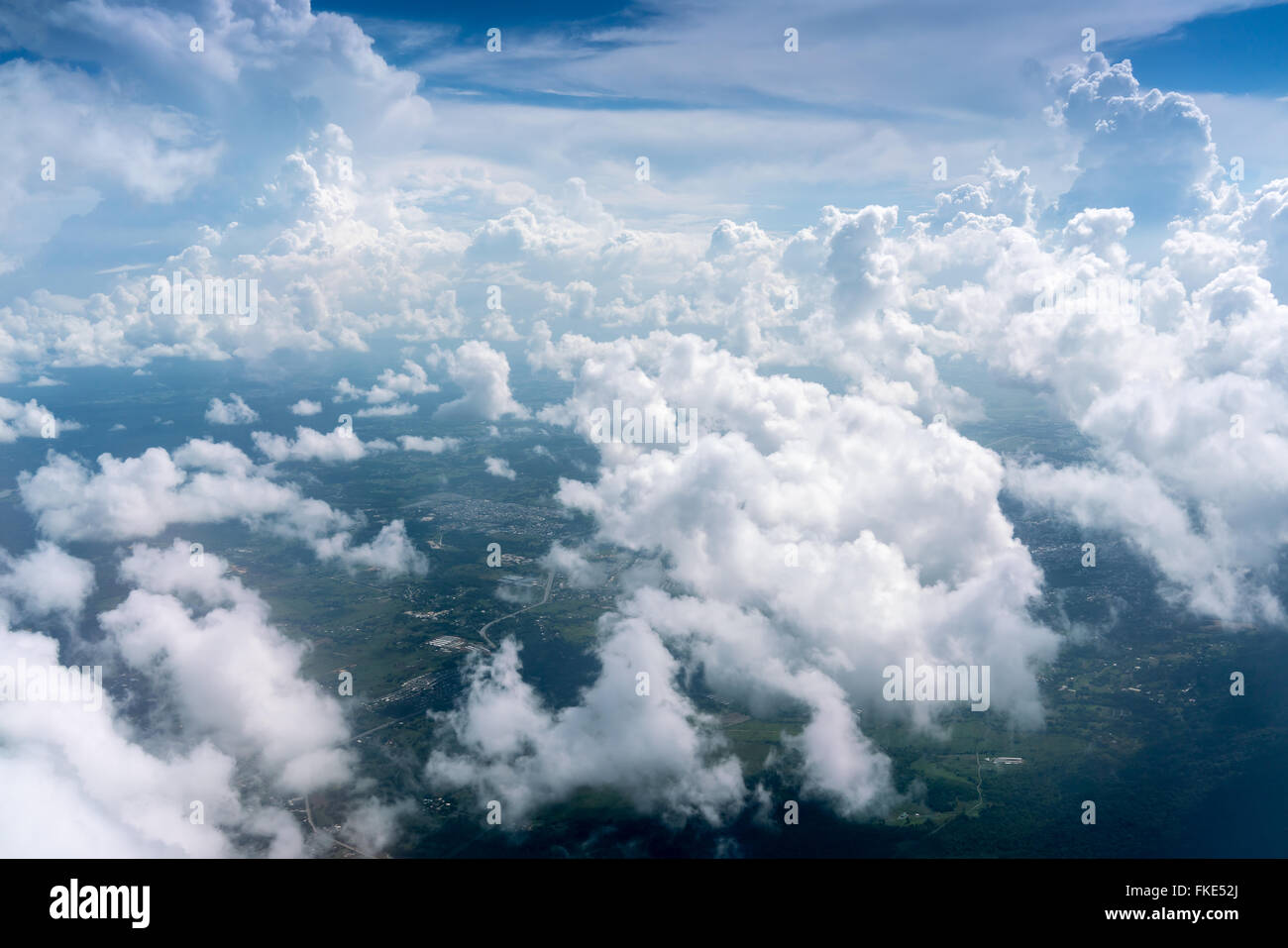 Luftaufnahme der Wolken über Landschaft Stockfoto