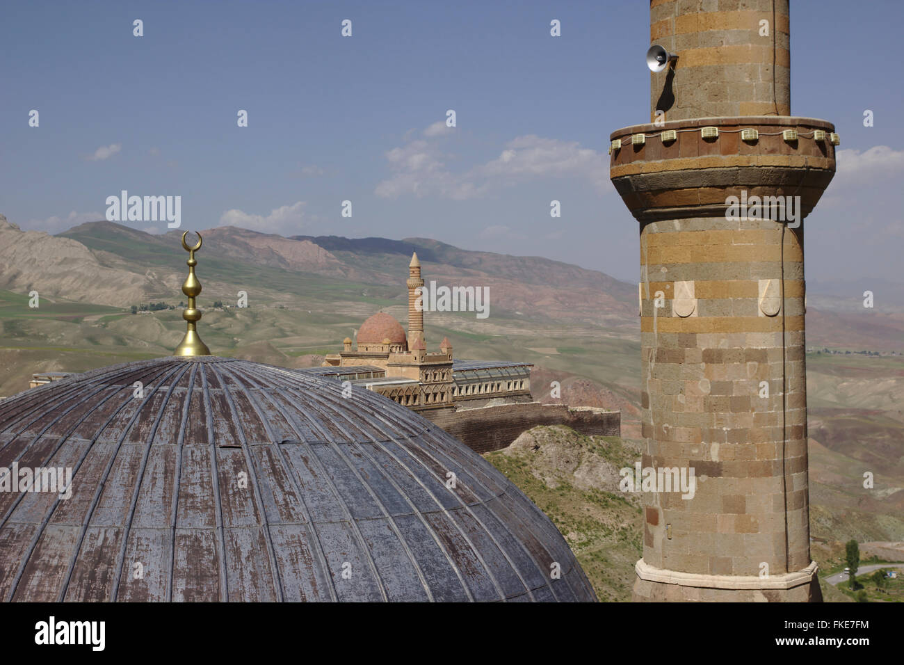 Ishak Pasa Palast hinter der Moschee Eski Beyazit Camii, in der Nähe von Dogubayazit, Türkei Stockfoto