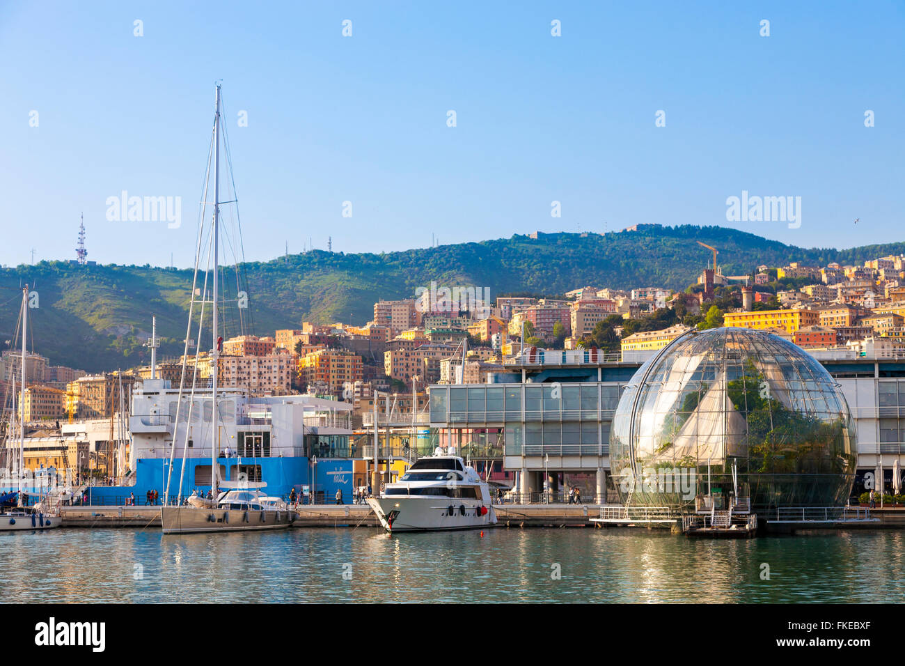 Der Porto Antico / alten Hafen und Biosfera (Gehäuse tropischen Ökosystem) von Renzo Piano Genua Ligurien Italien. Stockfoto