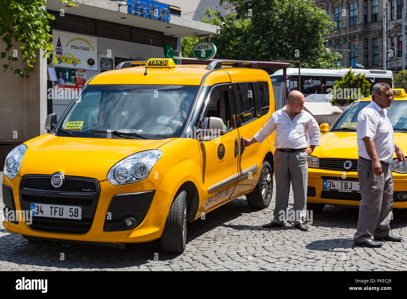 Taxis und Fahrer, Istanbul, Türkei Stockfoto