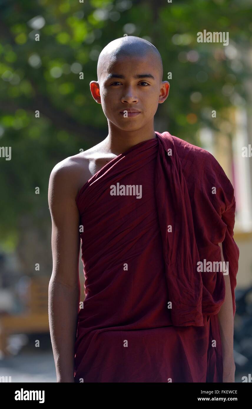 Mönch, Porträt, Mahagandhayon oder Mahagandayon Kloster, Amarapura, Myanmar Stockfoto