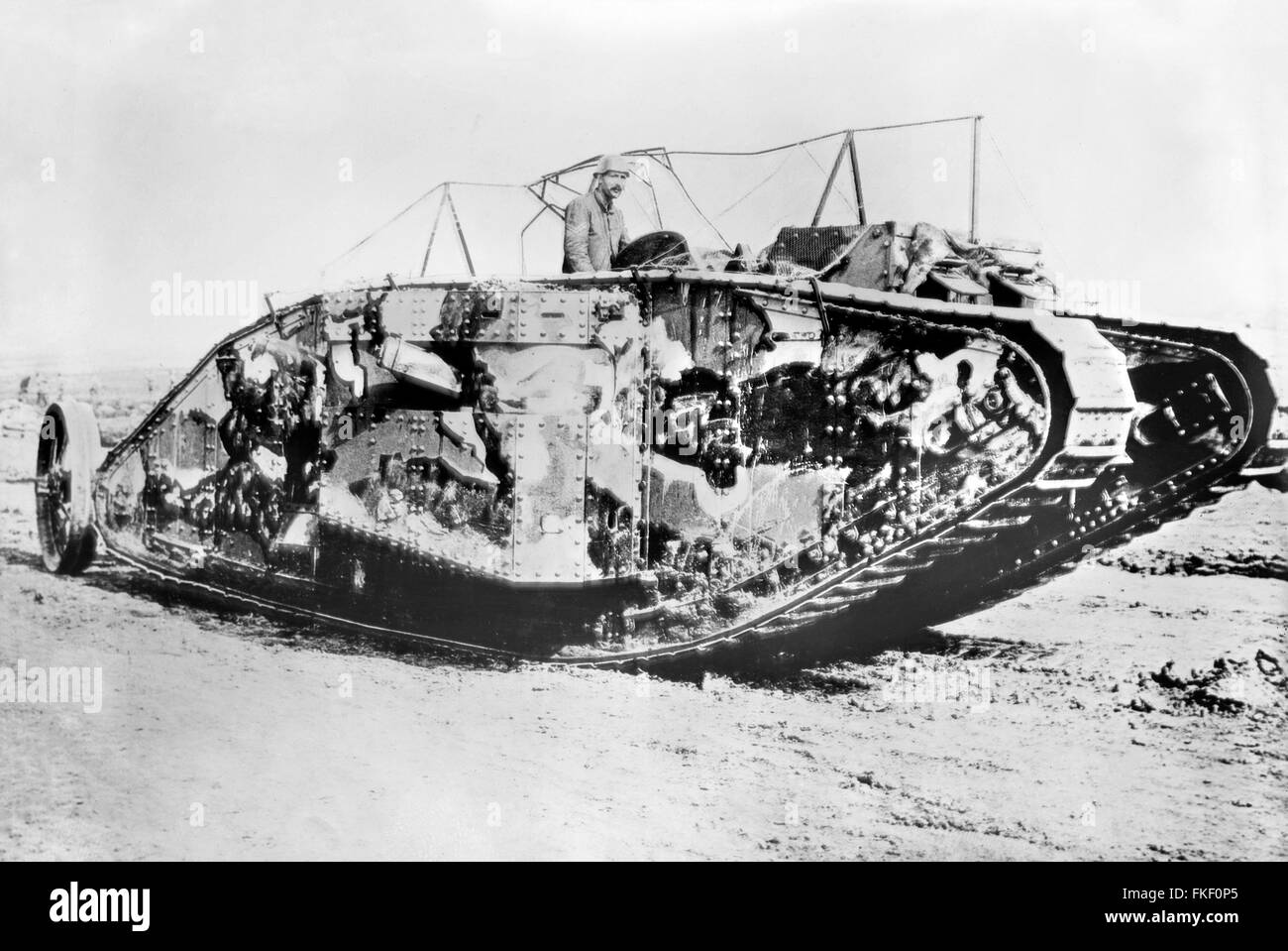 Britischer Panzer an der Schlacht von Flers-Courcelette in der Somme, Frankreich im ersten Weltkrieg I. Foto von Bain News Service, 15. September 1916 Stockfoto