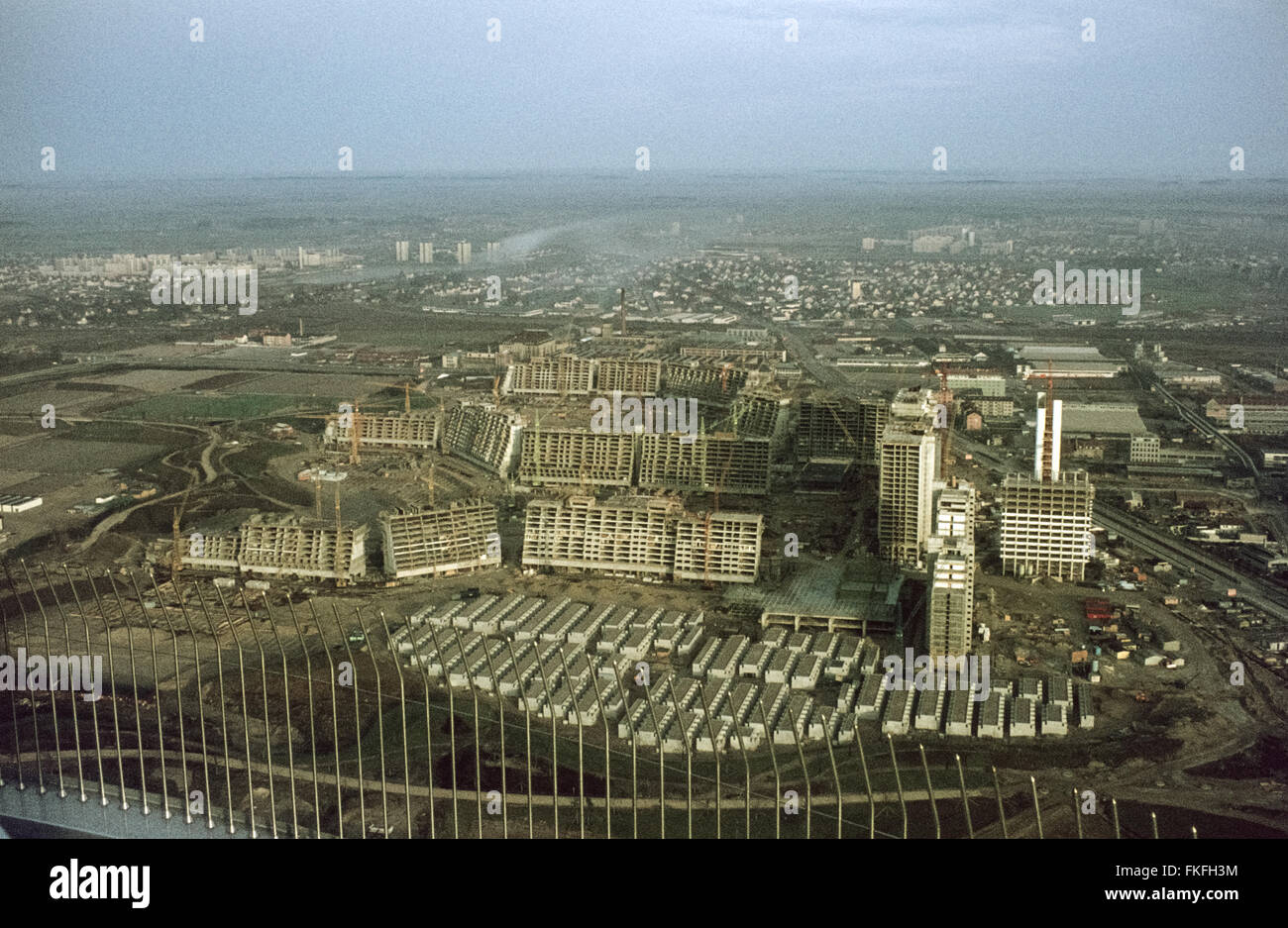 Luftaufnahme der Münchner Olympischen Dorf im Bau für die Spiele im Jahre 1972. Blick vom Fernsehturm auf die im Bau befindliche Studentenstadt. Stockfoto