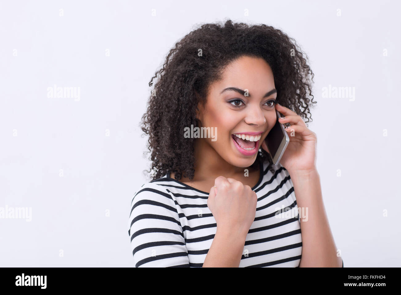 Lächelnde Frau fröhlich Mulatte Stockfoto