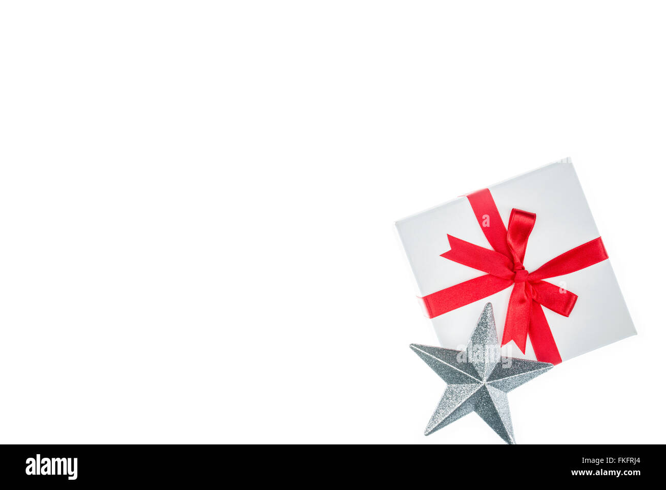 Luxus-Farbe-Geschenk-Box für Urlaub Veranstaltung Seide wickeln Schneeflocke auf weißen Hintergrund isoliert Stockfoto