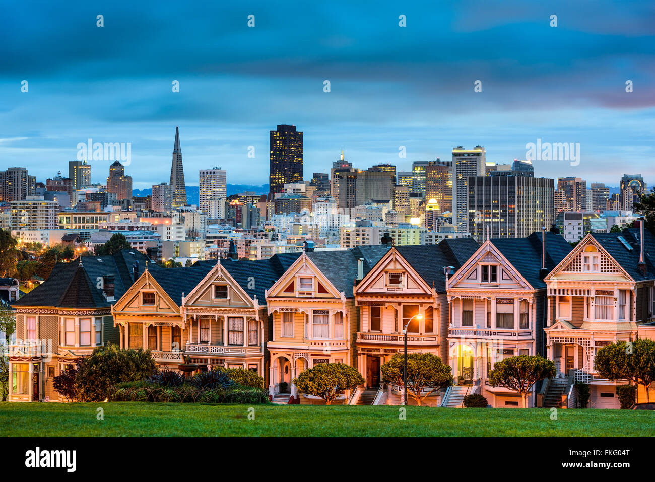 San Francisco, Kalifornien Stadtbild am Alamo Square. Stockfoto