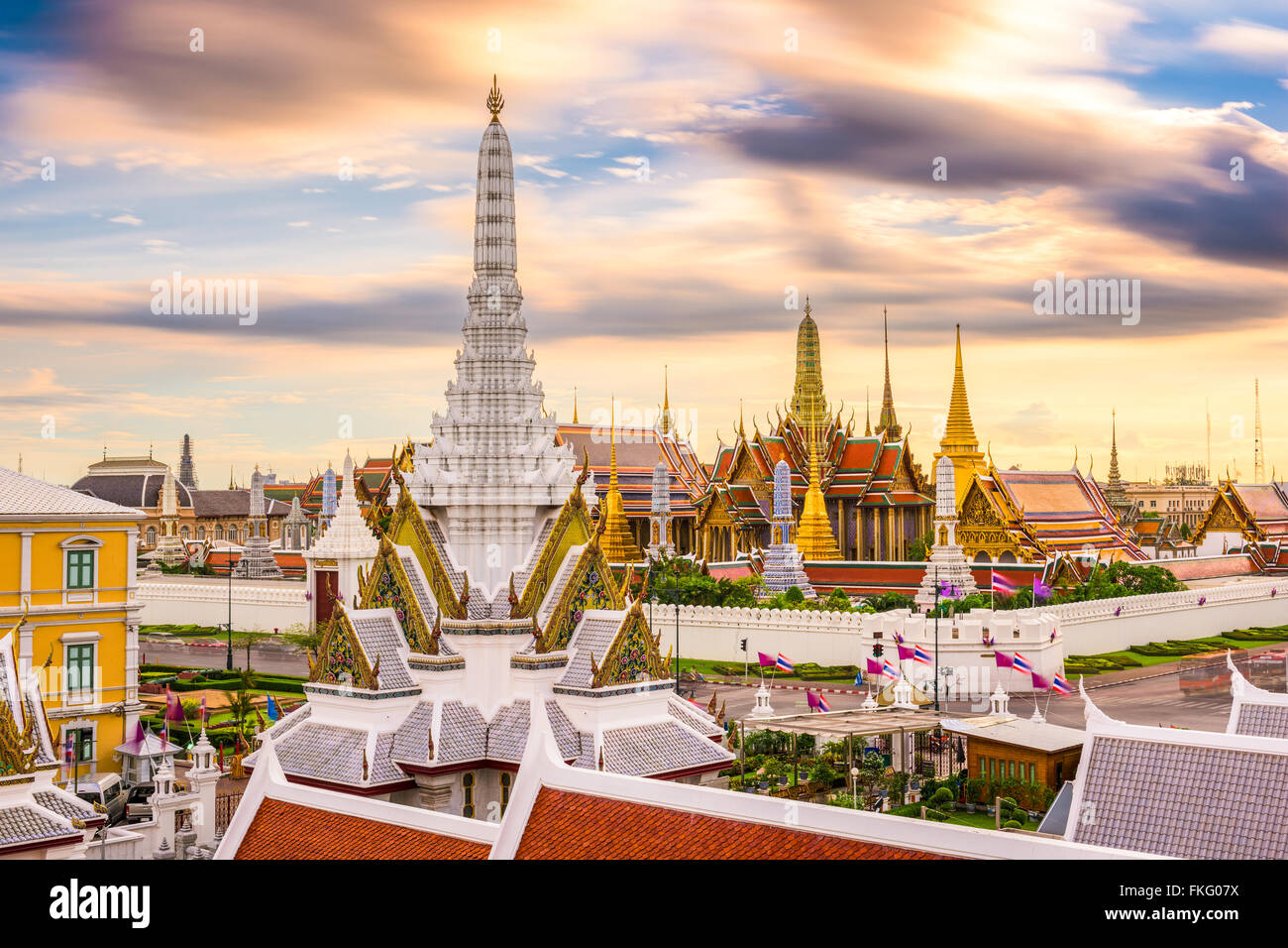 Skyline von Bangkok, Thailand am Tempel des Smaragd-Buddha und den königlichen Palast. Stockfoto