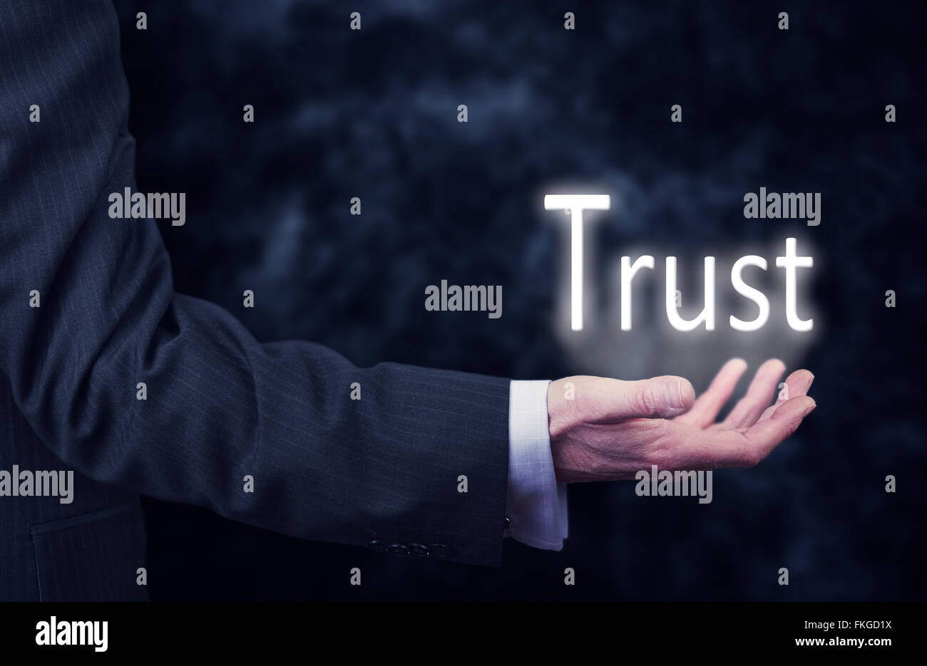 Geschäftsmann Taste ein Trust-Konzept. Stockfoto