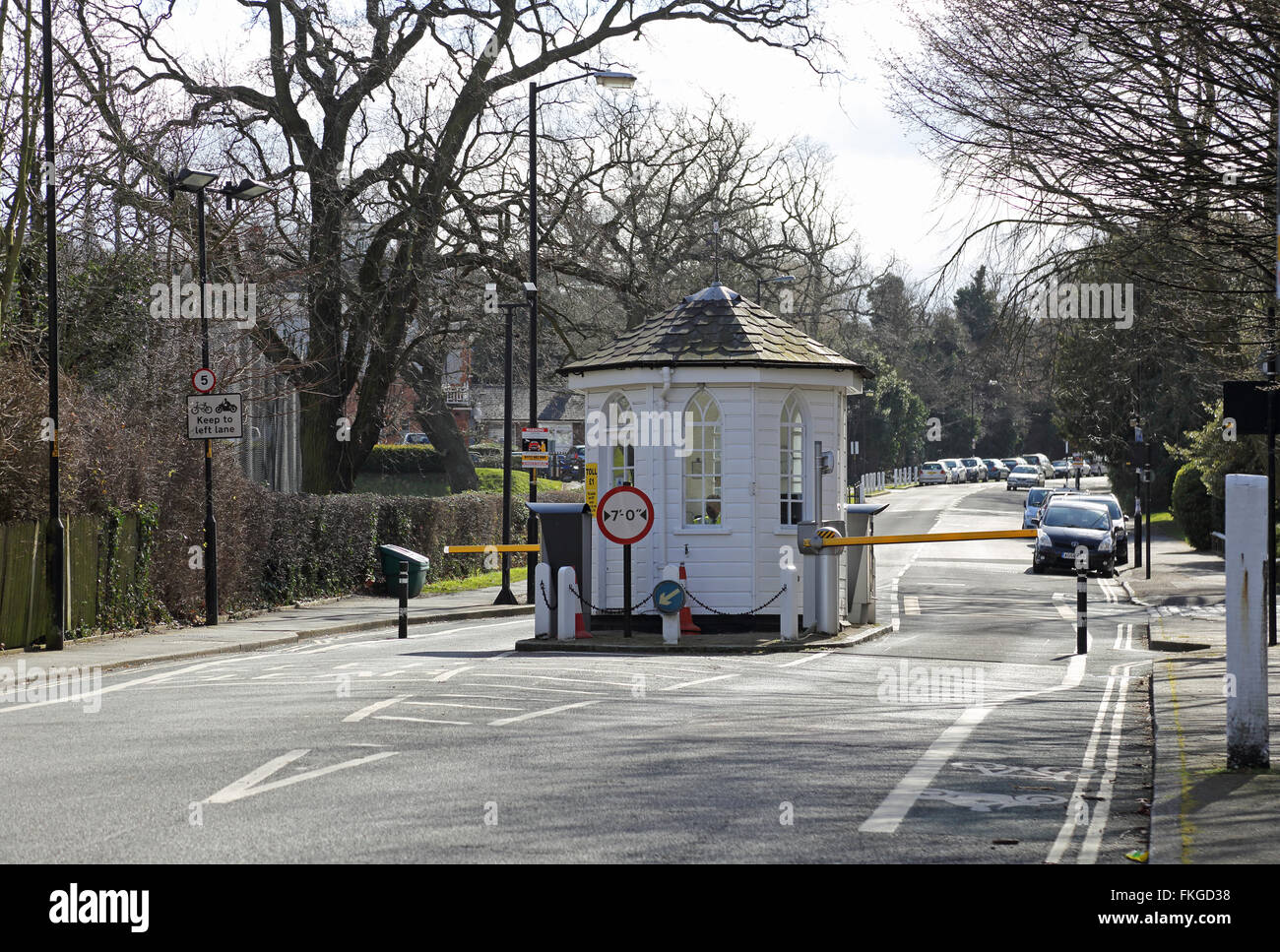 Die Mautstelle auf College Road in Dulwich, London. Autos sind noch erforderlich, um eine £1-Maut, die Straße zu benutzen. Stockfoto