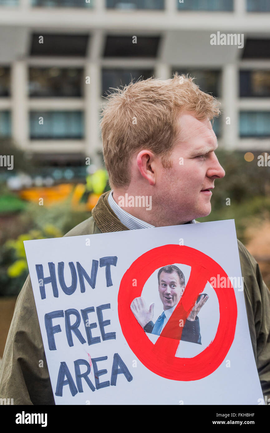 London, UK. 9. März 2016. Die Streikposten am St Thomas' Hospital. Junior-Ärzte Phase noch 48 Stunden Streik Klage gegen den neuen Verträgen soll durch den Governemnt und Gesundheit Minister Jeremy Hunt verhängt werden. Bildnachweis: Guy Bell/Alamy Live-Nachrichten Stockfoto