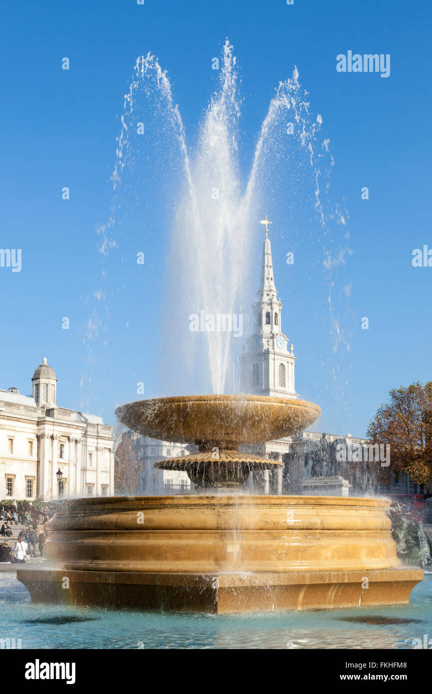 Brunnen auf dem Trafalgar Square, London, England, UK Stockfoto