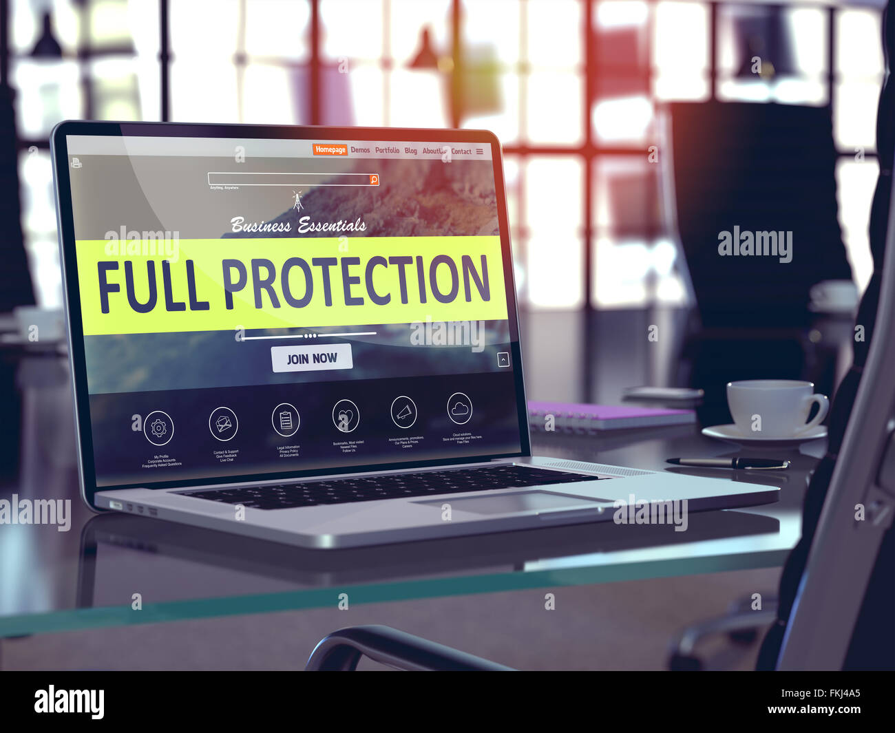 Vollschutz-Konzept auf Laptop-Bildschirm. Stockfoto