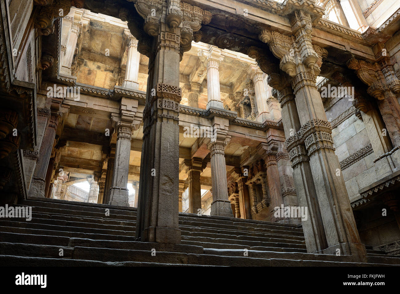 Adalaj Stepwell ist ein Hindu Wasser Gebäude im Dorf Adalaj, in der Nähe von Ahmedabad Stadt im indischen Bundesstaat Gujarat. Stockfoto