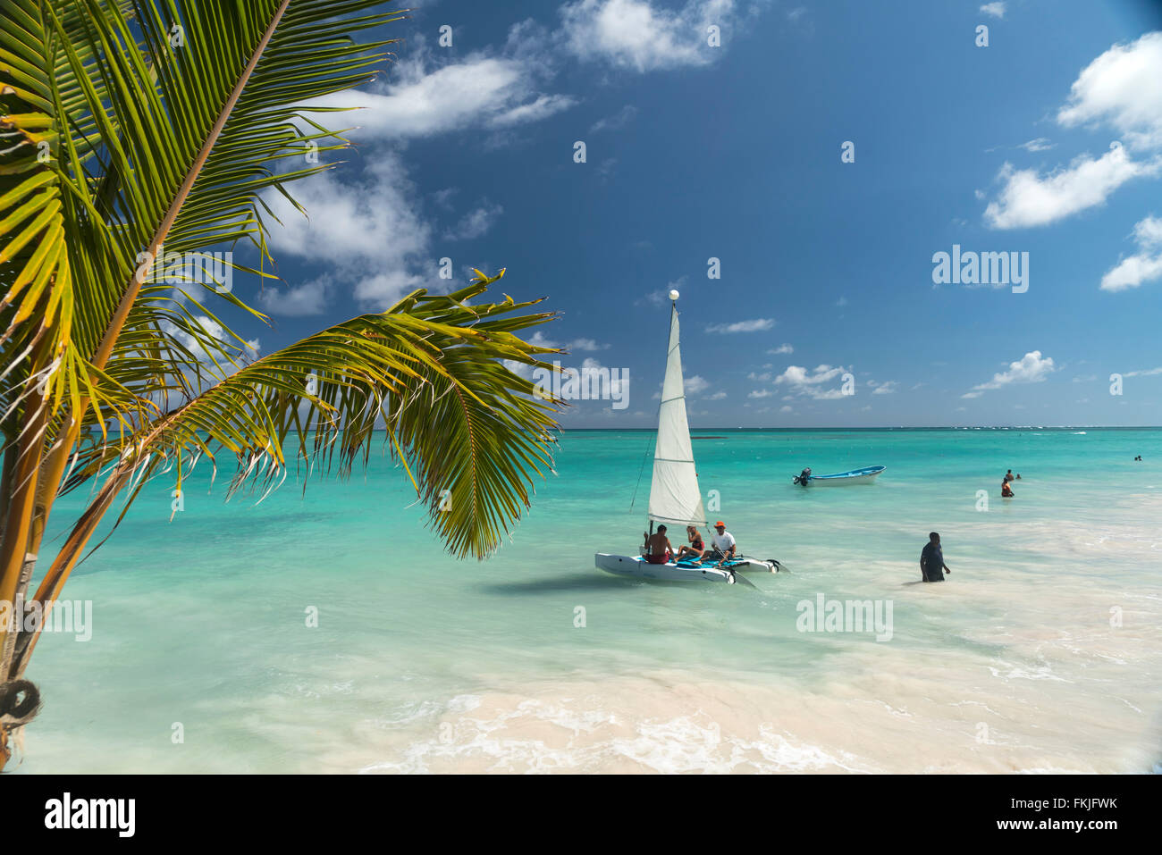 Segelboot am Strand von Playa Bavaro, Punta Cana, Dominikanische Republik, Karibik, Amerika, Stockfoto