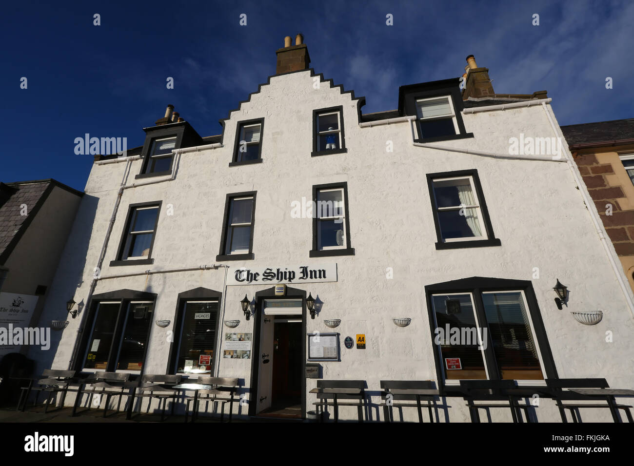 Die Ship Inn-Kneipe am Hafen in das ehemalige Fischerdorf Dorf von Stonehaven in Aberdeenshire, Schottland, Vereinigtes Königreich Stockfoto