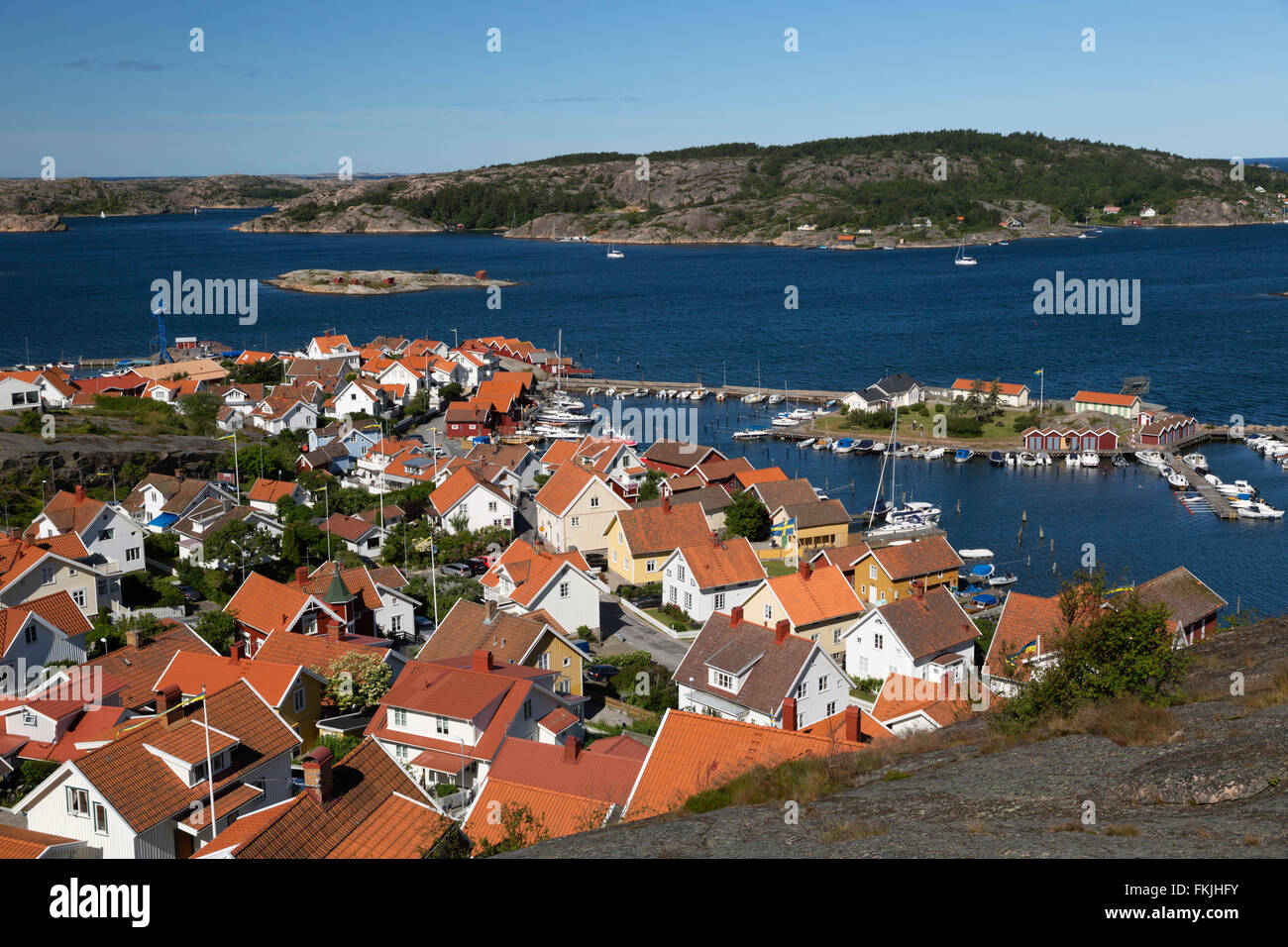 Blick über Hafen und Stadt von Vetteberget Klippe, Fjällbacka, Bohuslän-Küste, Süd-West Schweden, Schweden, Skandinavien, Europa Stockfoto