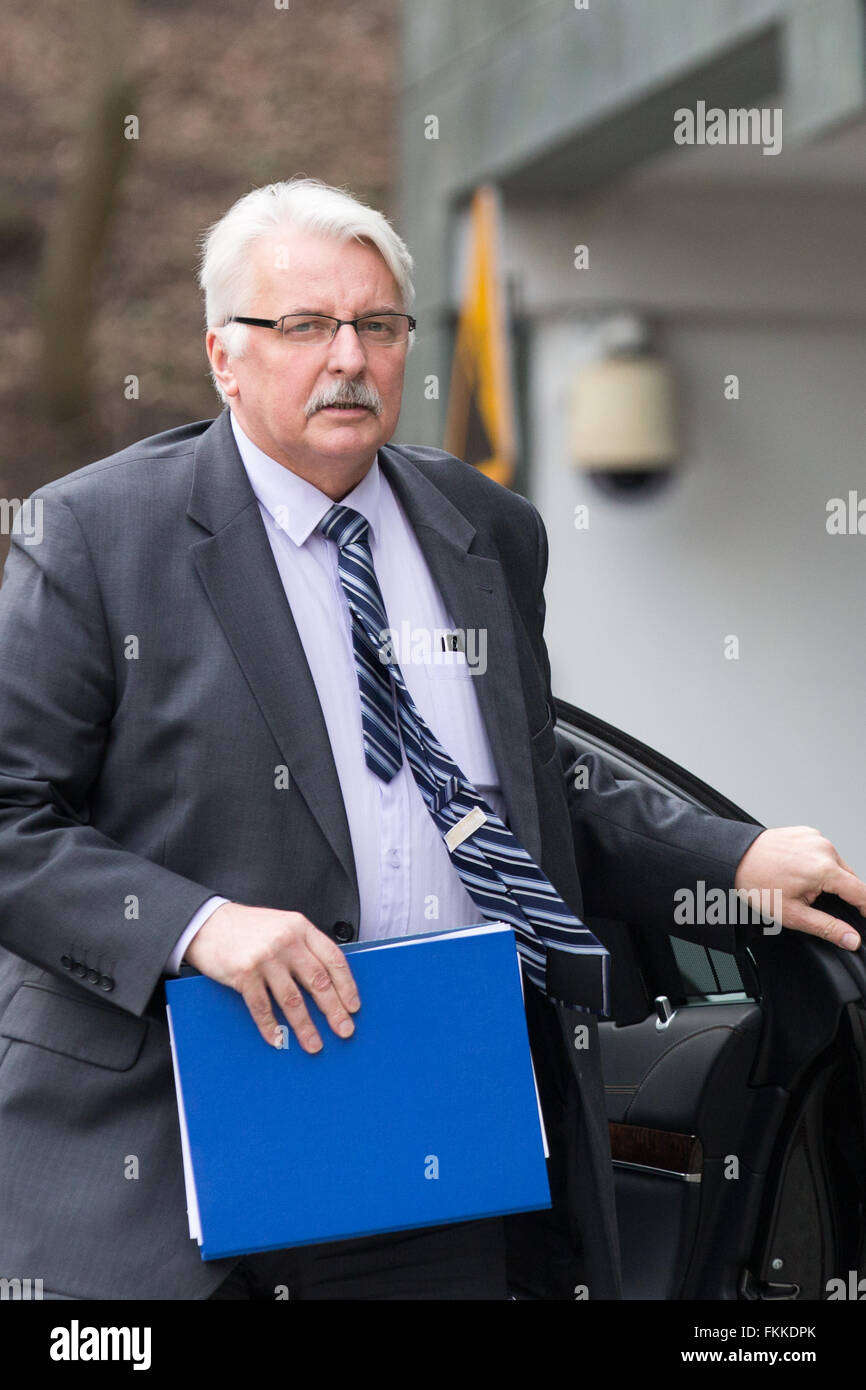 Warschau, Polen. 9. März 2016. Minister für auswärtige Angelegenheiten, Witold Waszczykowski vor dem Hauptquartier des Nationalen Sicherheitsbüros vor National Security Council-Sitzung am 9. März 2016 in Warschau, Polen. Bildnachweis: MW/Alamy Live-Nachrichten Stockfoto