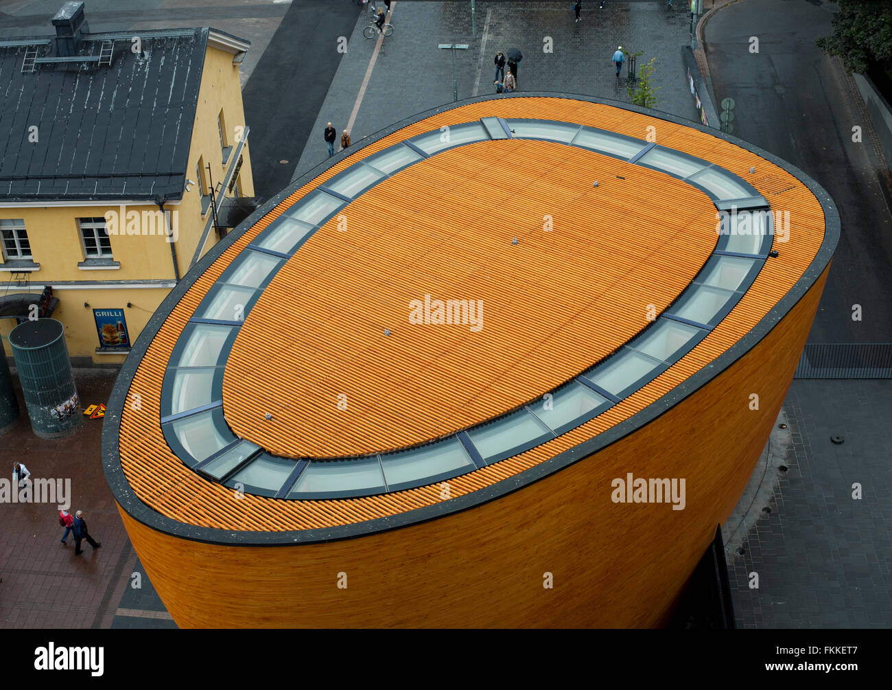 Eine Außenansicht eines modernen Gebäudes in Helsinki, Finnland genannt Kamppi Kapelle des Schweigens. Stockfoto