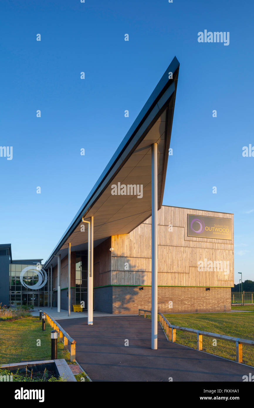 Eine Außenansicht der Oakfield Community College, einem modernen Gebäude in Middlesbrough. Ein Campus für das lernen. Stockfoto