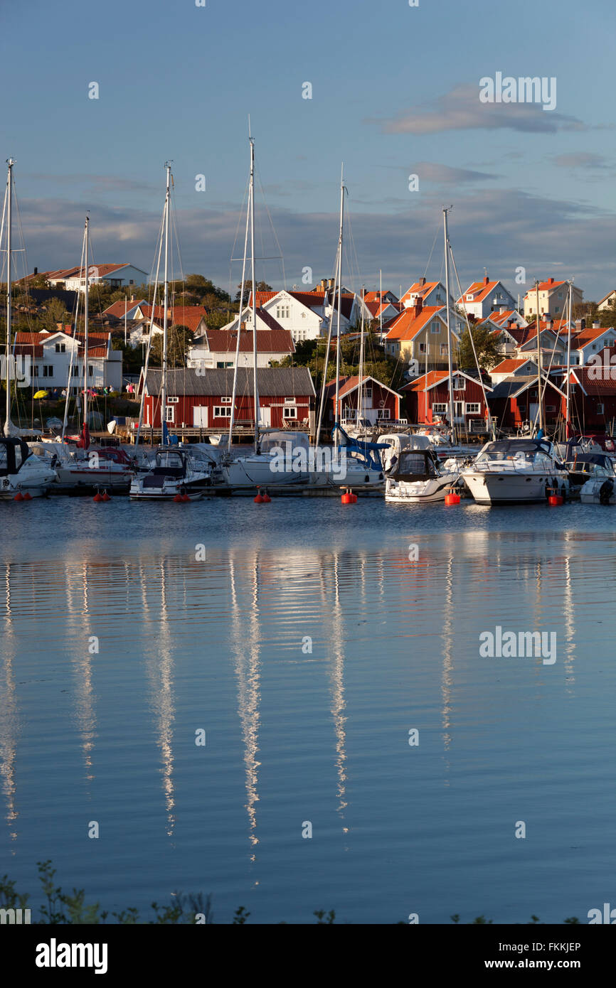 Blick über Dorf und Hafen, Hovenäset, Bohuslän-Küste, Süd-West Schweden, Schweden, Skandinavien, Europa Angeln Stockfoto
