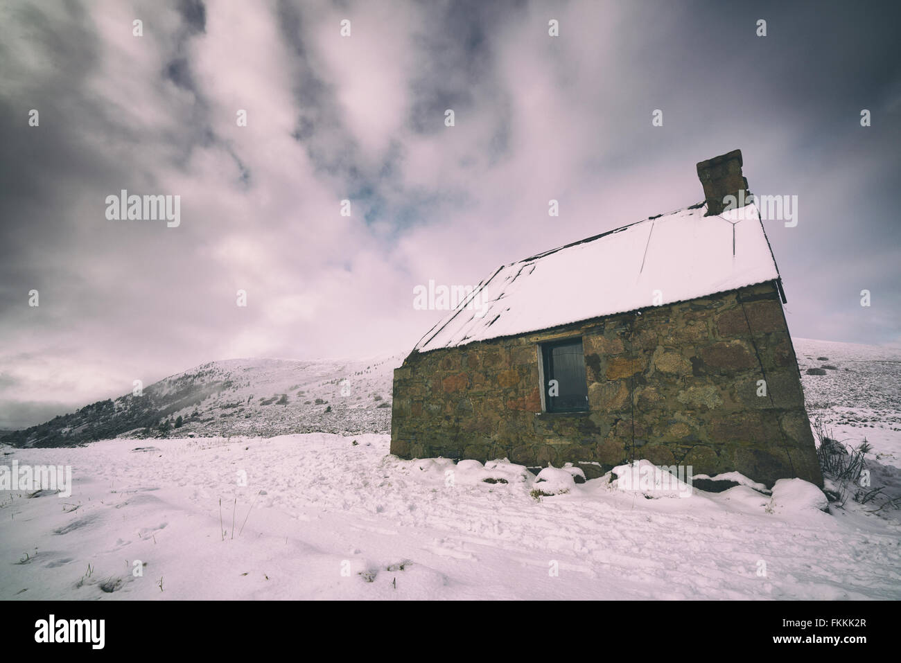 Ryvoan-Schutzhütte Cairngorms in den schottischen Highlands, UK. Zusätzlichen Maserung und Farbe Styling. Stockfoto