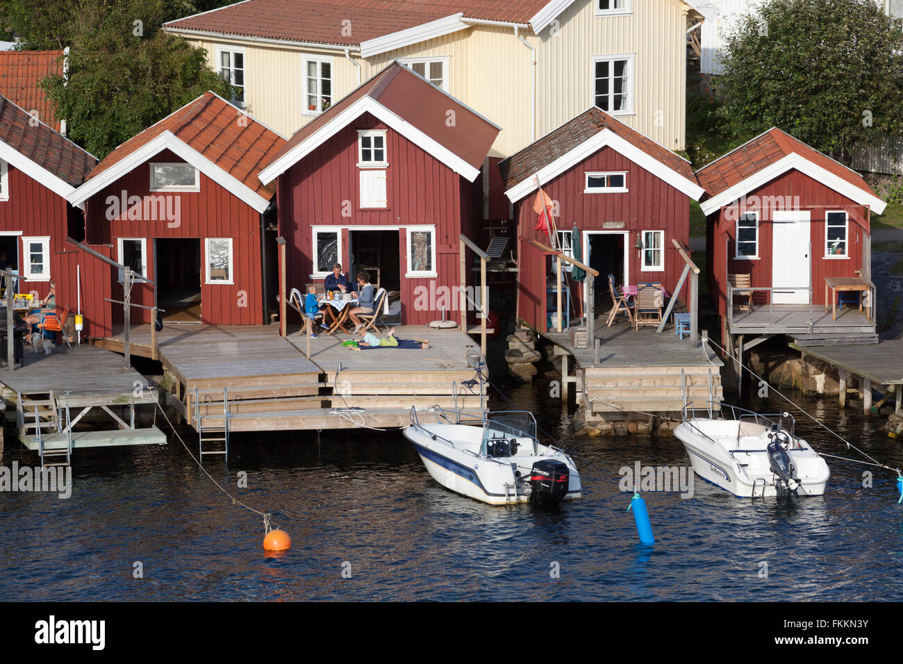 Traditionelle Falu rot Fischerhäuser, Hälleviksstrand, Orust, Bohuslän-Küste, Süd-West Schweden, Schweden, Skandinavien, Europa Stockfoto