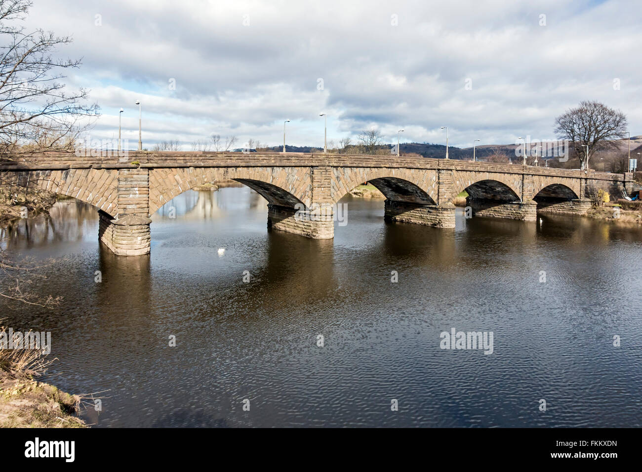 Straßenbrücke tragen B823 über River Forth in Stirling, Schottland Stockfoto