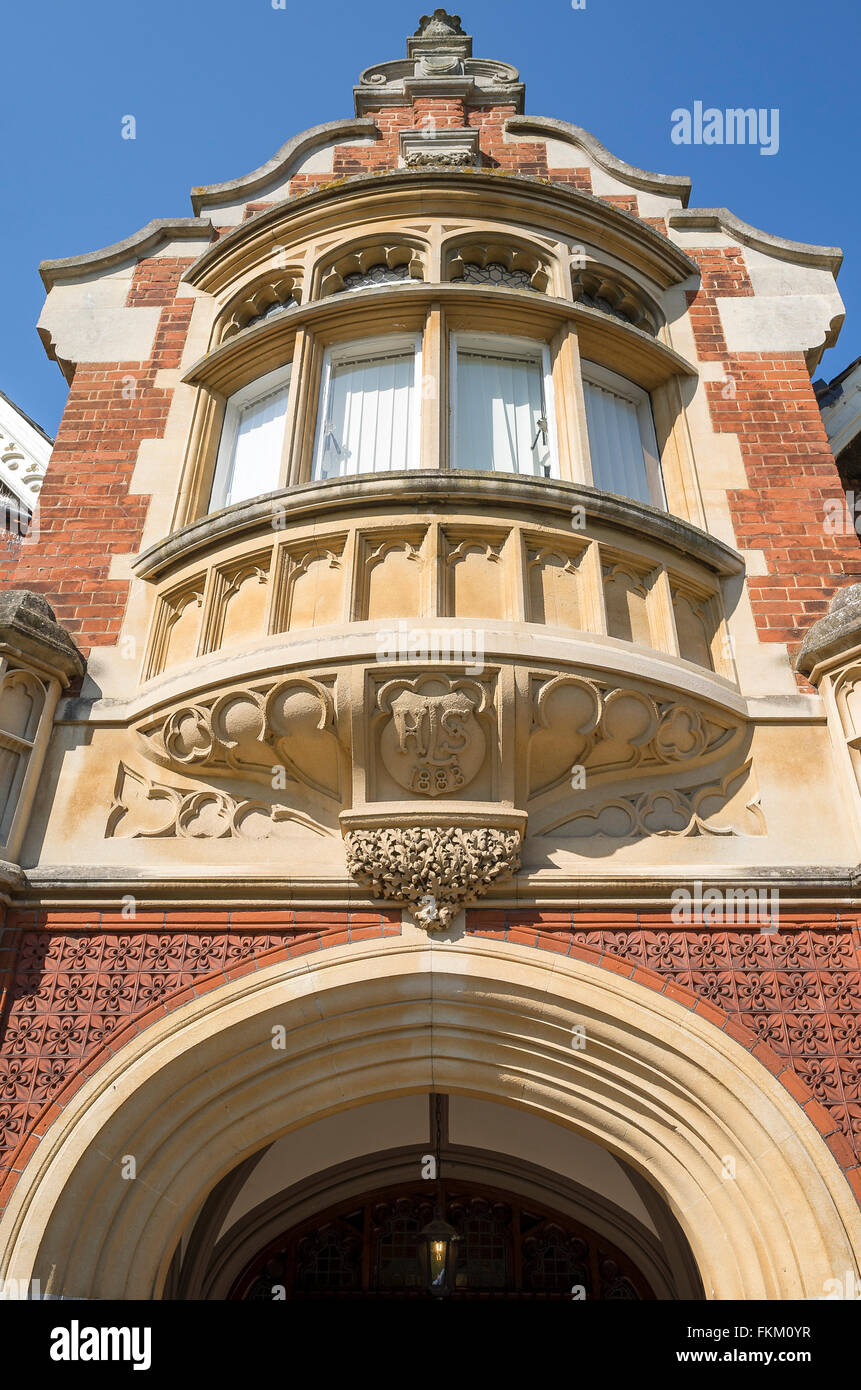 Erker über dem Haupteingang zu Bletchley Park Manor House - Heimat des WWII Code-Brecher Stockfoto