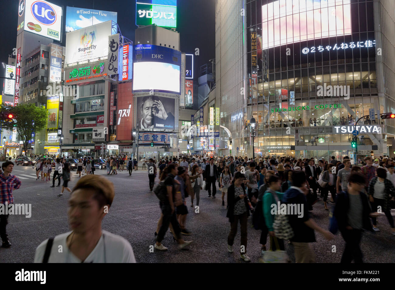 Shibuya-Kreuzung in der Nacht, Tokyo, Japan Stockfoto