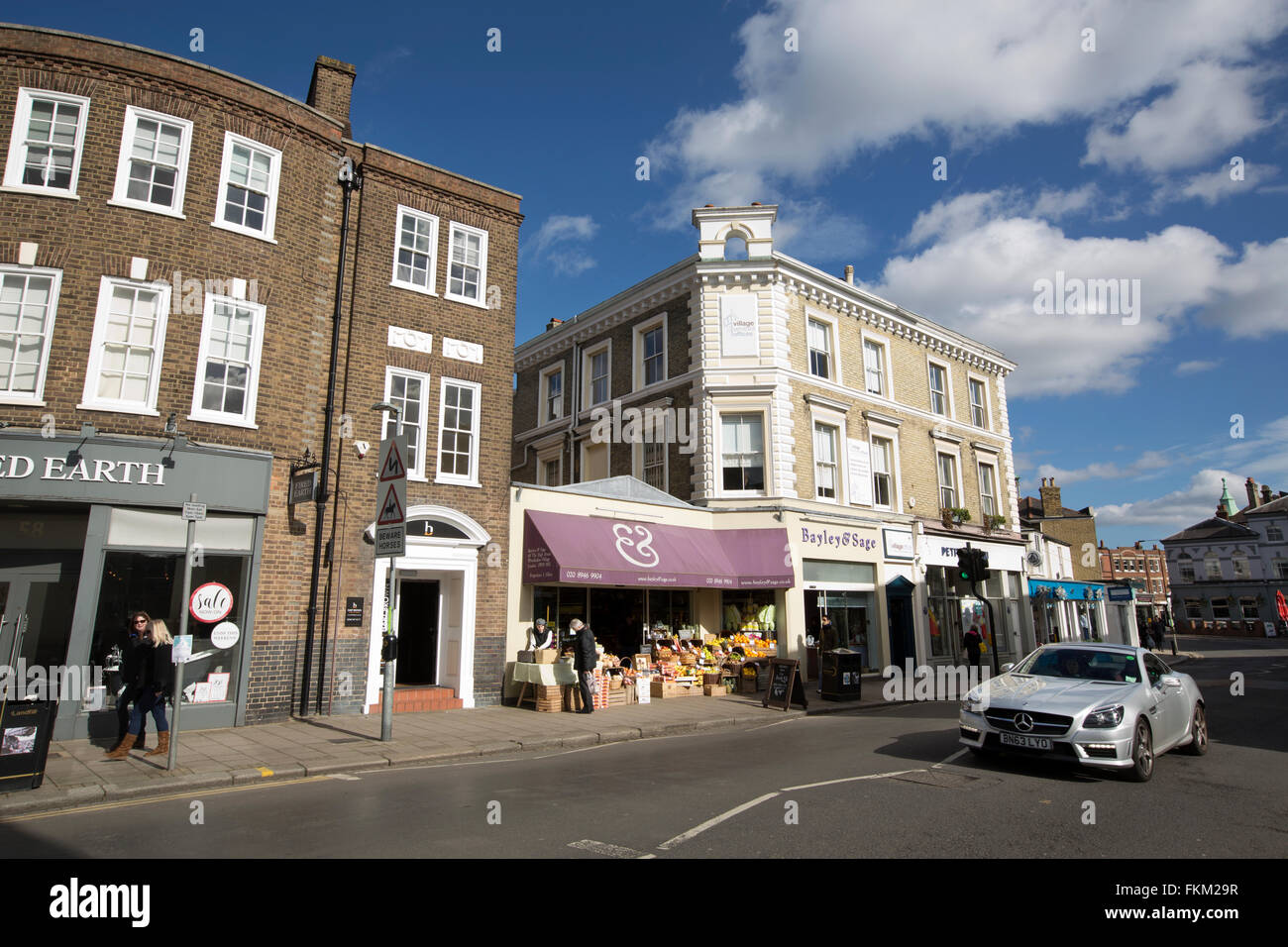 Weitgehend viktorianischen High Street in Wimbledon Village, hübschen Vorort im Südwesten von London, London, England, UK Stockfoto