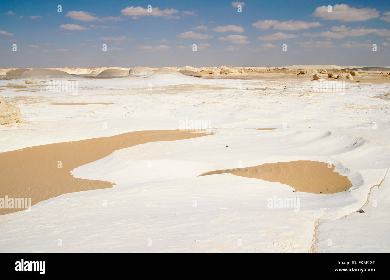 Herzförmige Patch von Sand auf weißem Kalkstein, Weiße Wüste, Ägypten Stockfoto