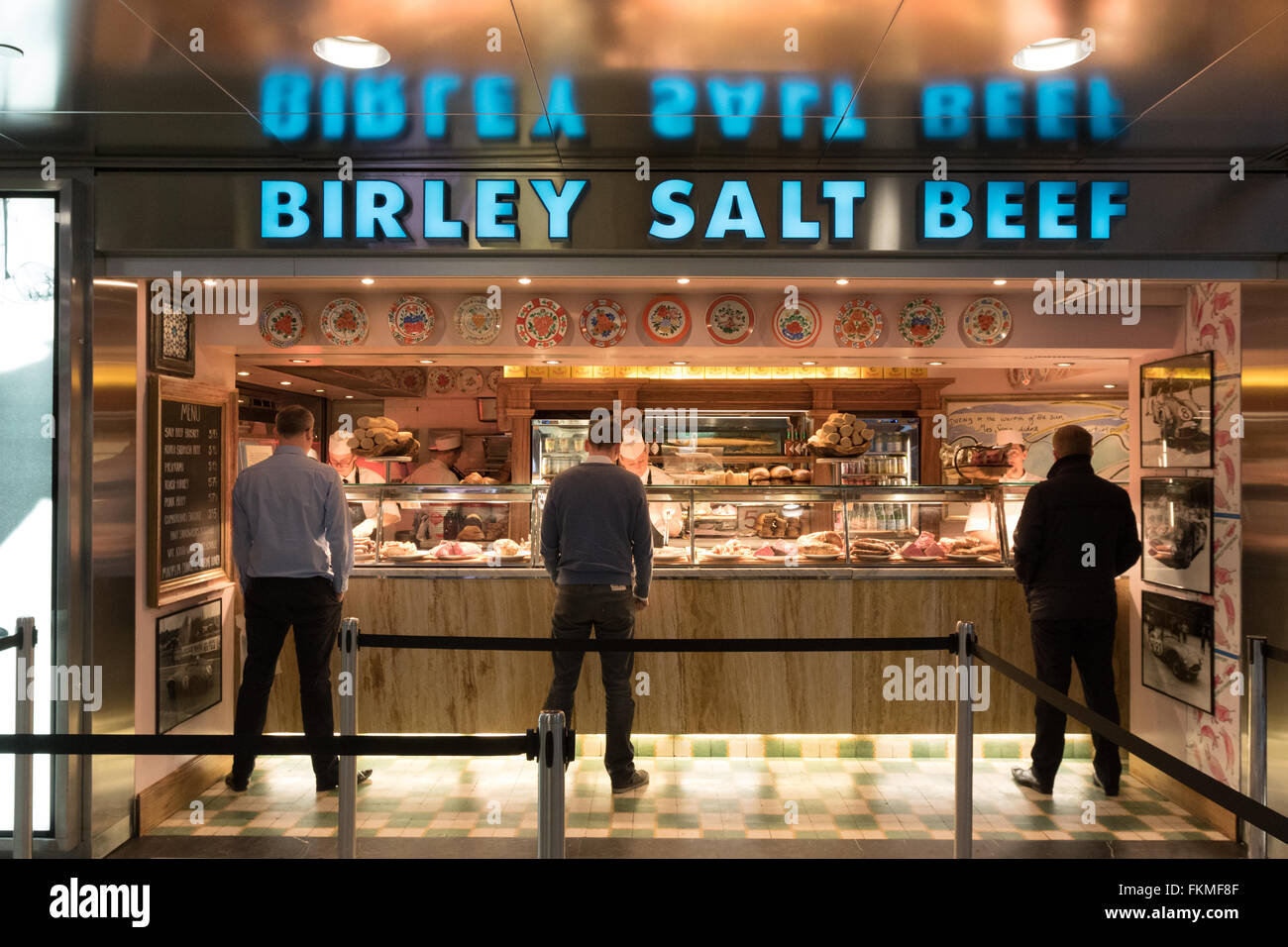 Platzes Pökelfleisch Lebensmittelgeschäft, Canary Wharf Shopping-Mall, London UK Stockfoto