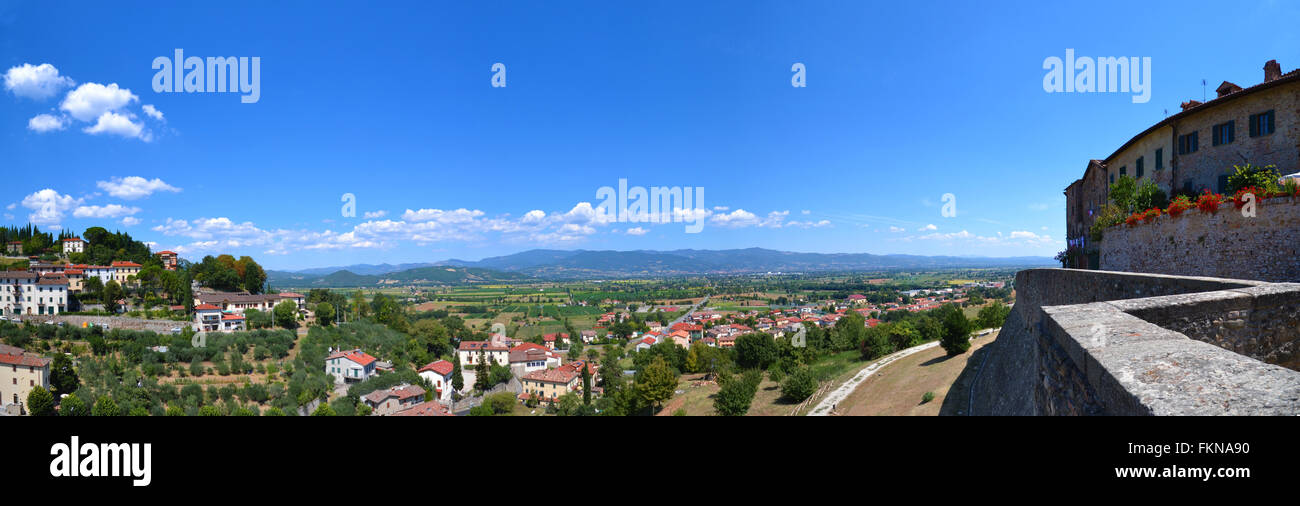 Blick über die Ebene von Anghiari, nahm aus dem 13. Jahrhundert curtain wall Stockfoto