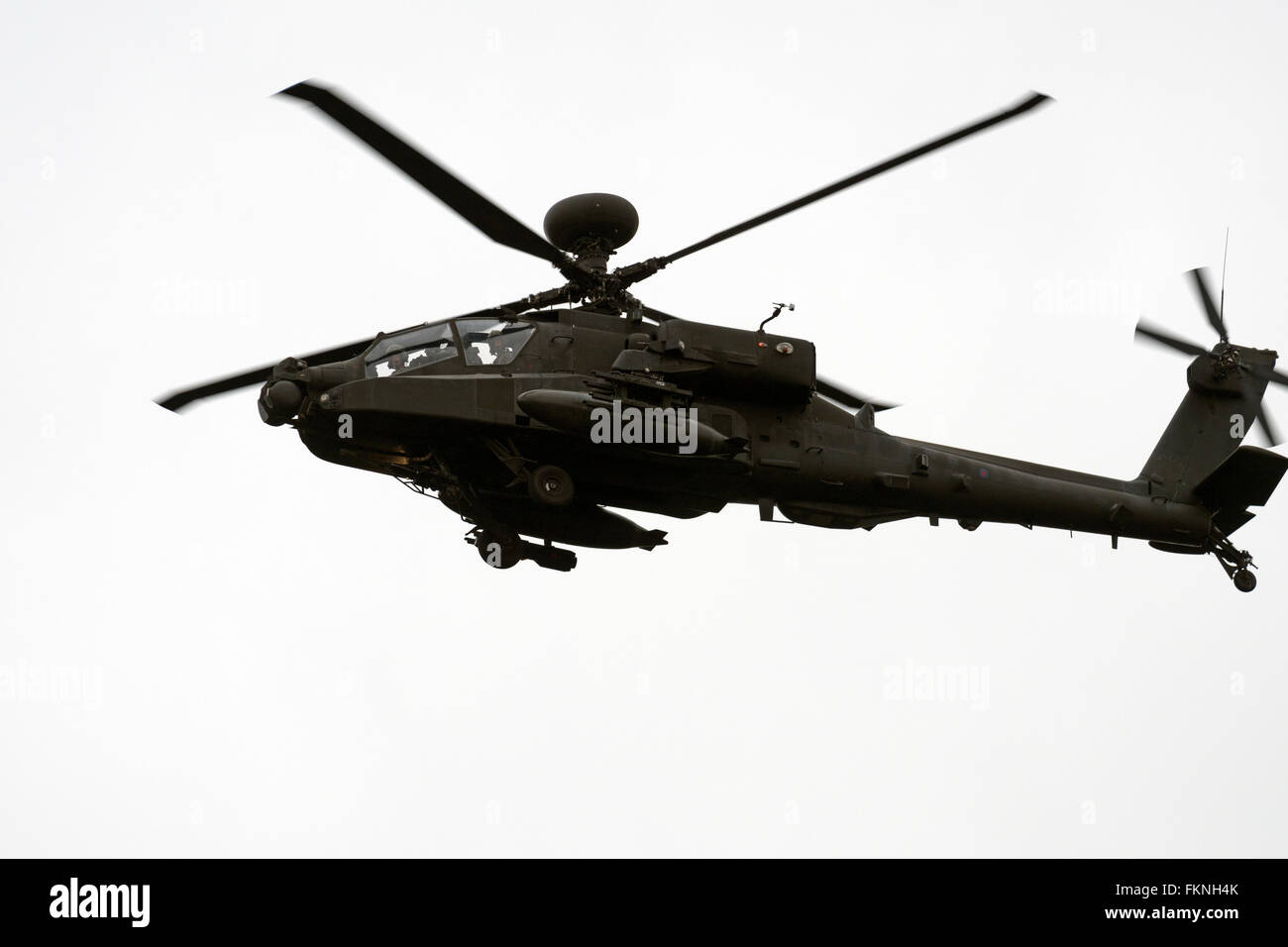 Army Air Corp Apache-Hubschrauber von RAF Wattisham über Woodbridge Flugplatz training Bereich, Rendlesham, Suffolk, UK. Stockfoto