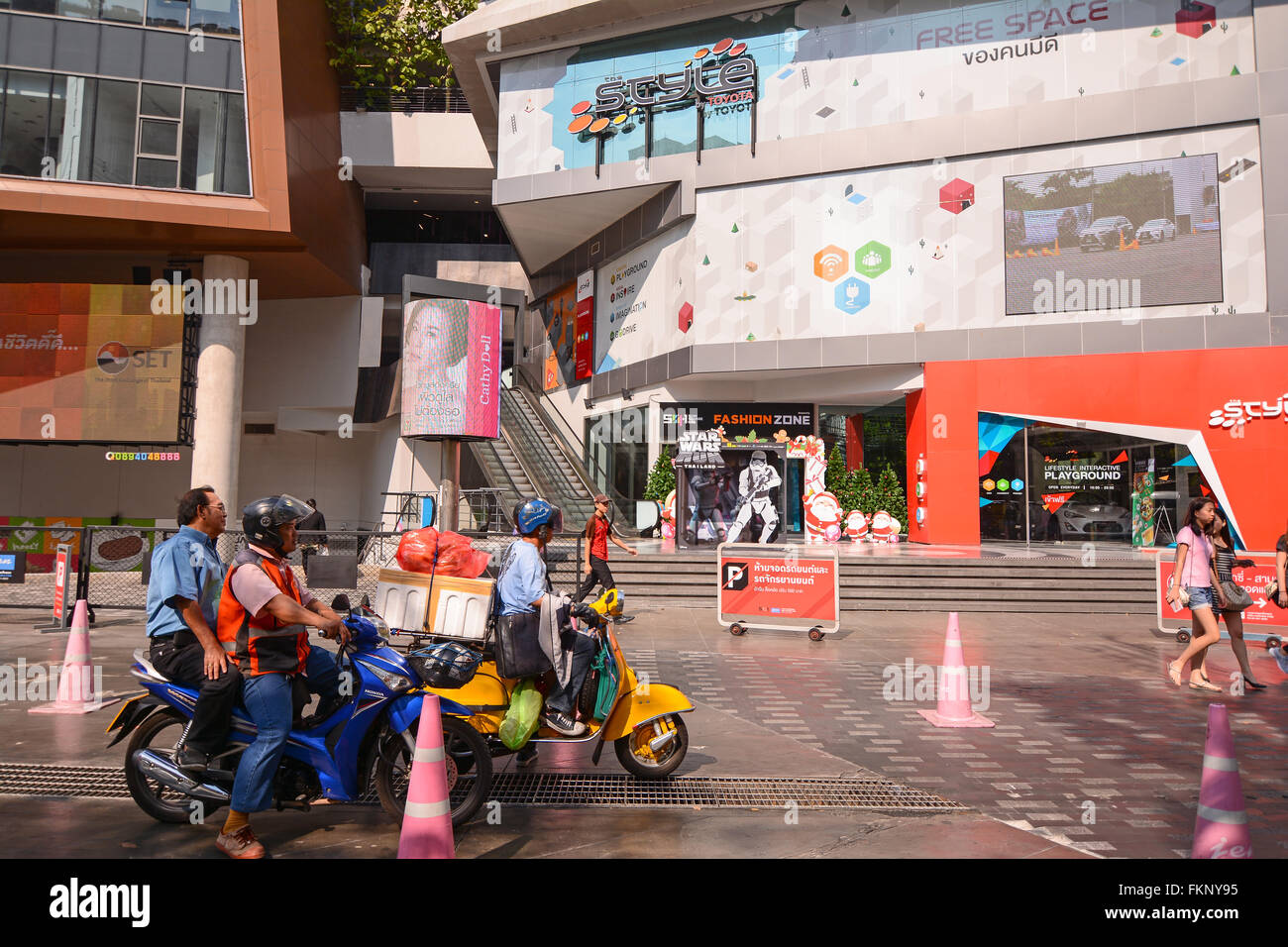 Bangkok, Siam Square, Thailand - 4. Januar 2016: Der Stil von Toyota, Hi-Tech-Edutainment-Center, Bildung Trog entertainment Stockfoto