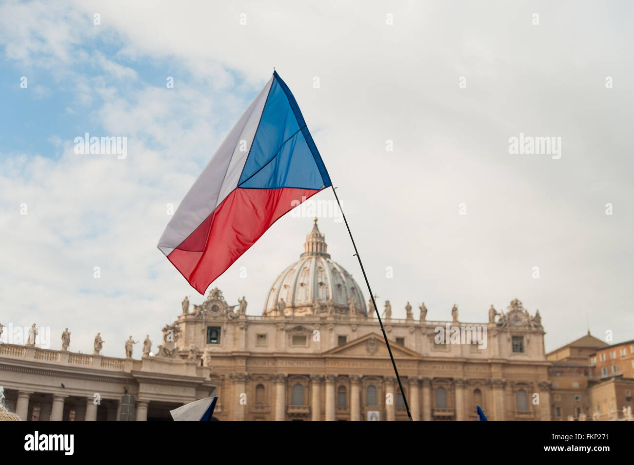 Tschechien Flagge in St. peter im Vatikan in Rom Platz Stockfoto