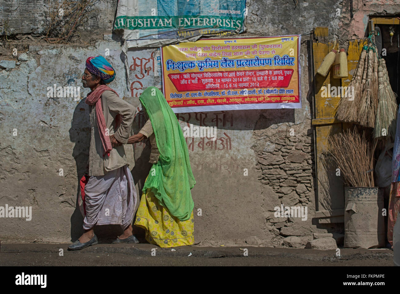 Alltag der unbekannten Menschen vor Ort auf der Straße von Pushkar, Indien. Stockfoto