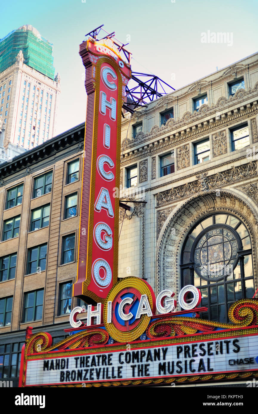 Das historische Wahrzeichen Chicago Theater war für Balaban und Katz im Jahre 1921 erbaut und befindet sich auf der berühmten State Street. Chicago, Illinois, USA. Stockfoto