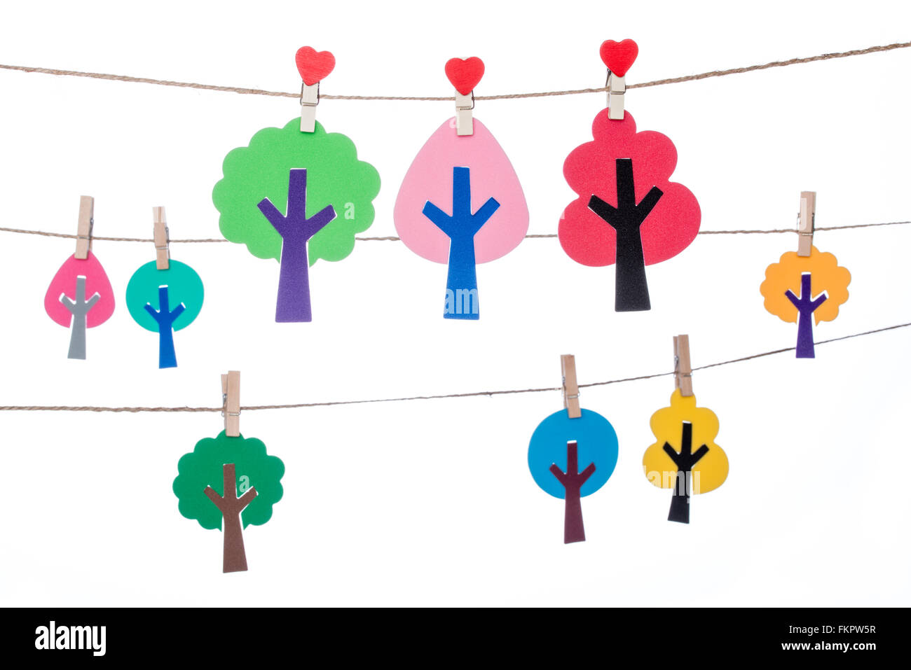 Clip an einer Schnur hängen bunte handgemachte Baum Konzepte Stockfoto