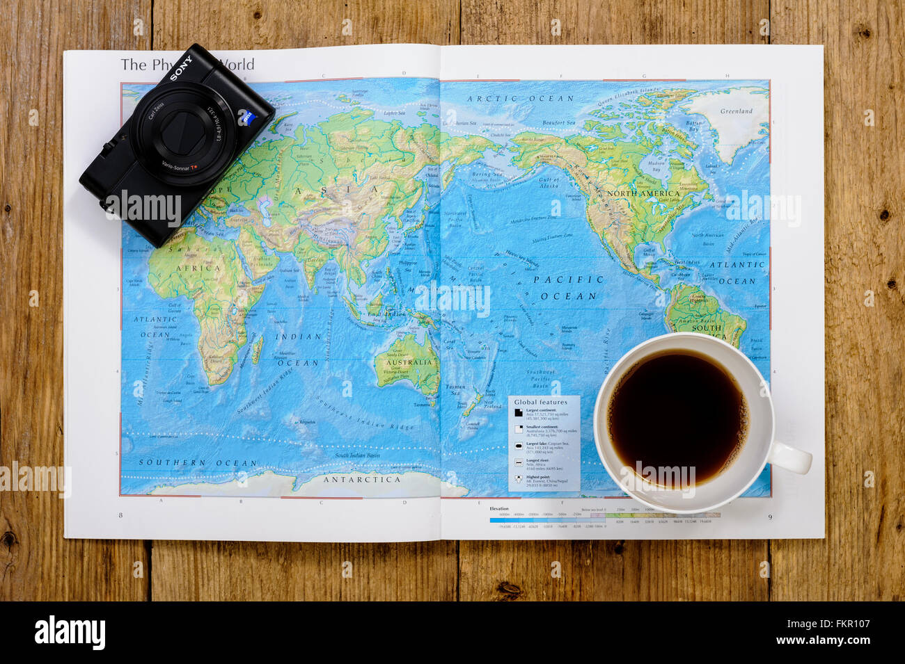 Planen Sie einen Urlaub mit Weltkarte. Stockfoto