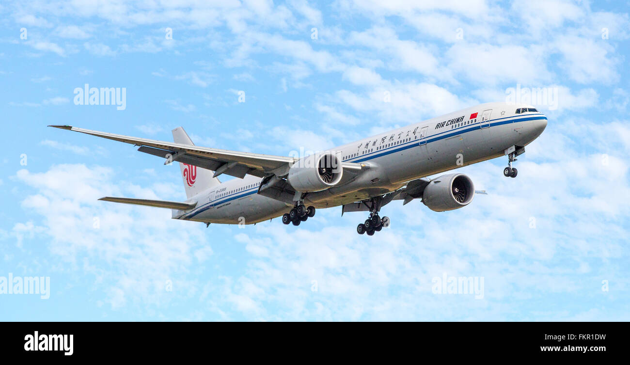 Air China Flugzeug Landung am Flughafen London Heathrow Stockfoto