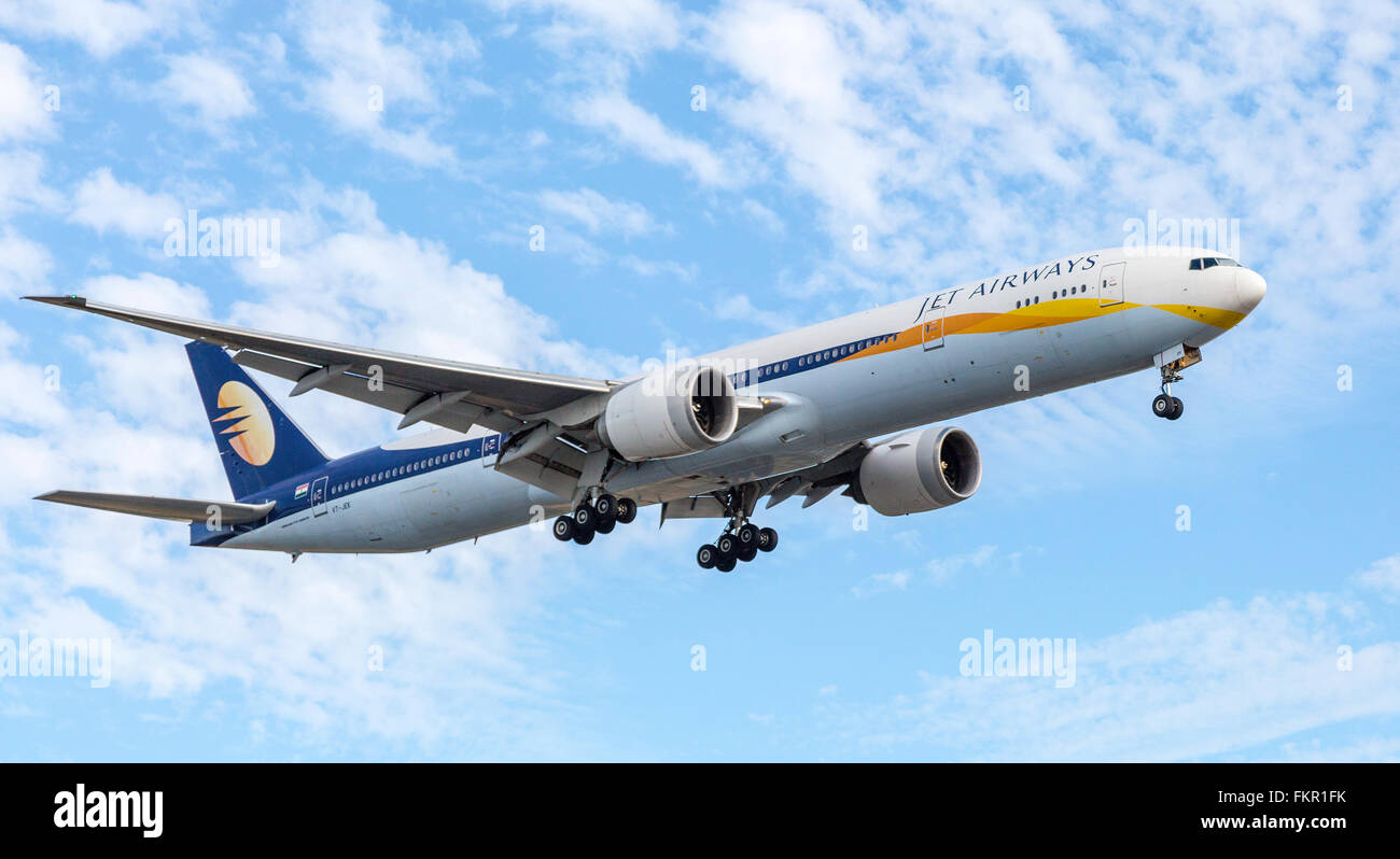 Jet Airways India-Flugzeug landet auf dem Flughafen London Heathrow Stockfoto